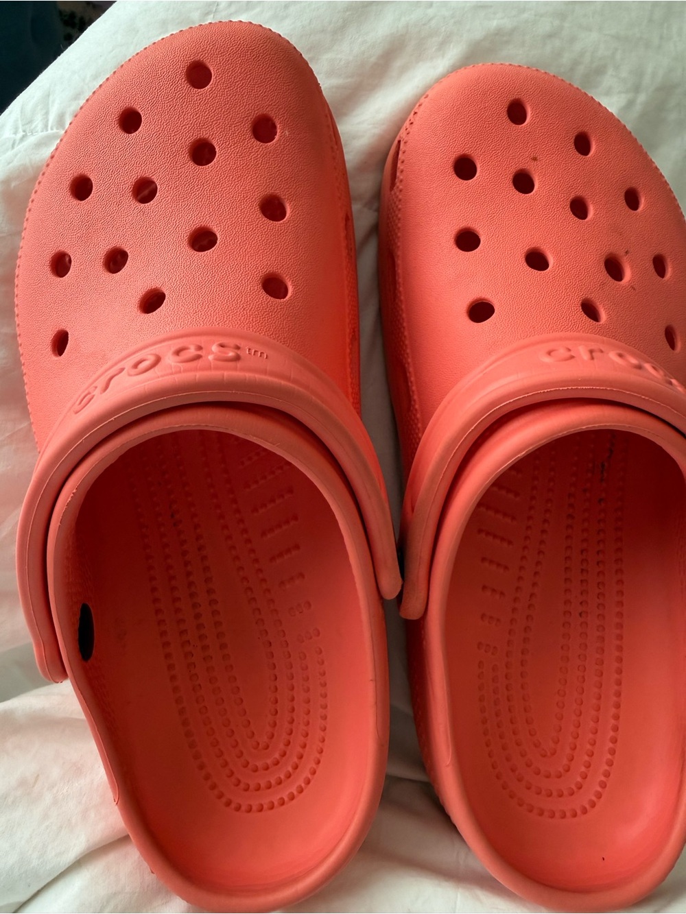 CROCS Classic Clog in Red Size 8